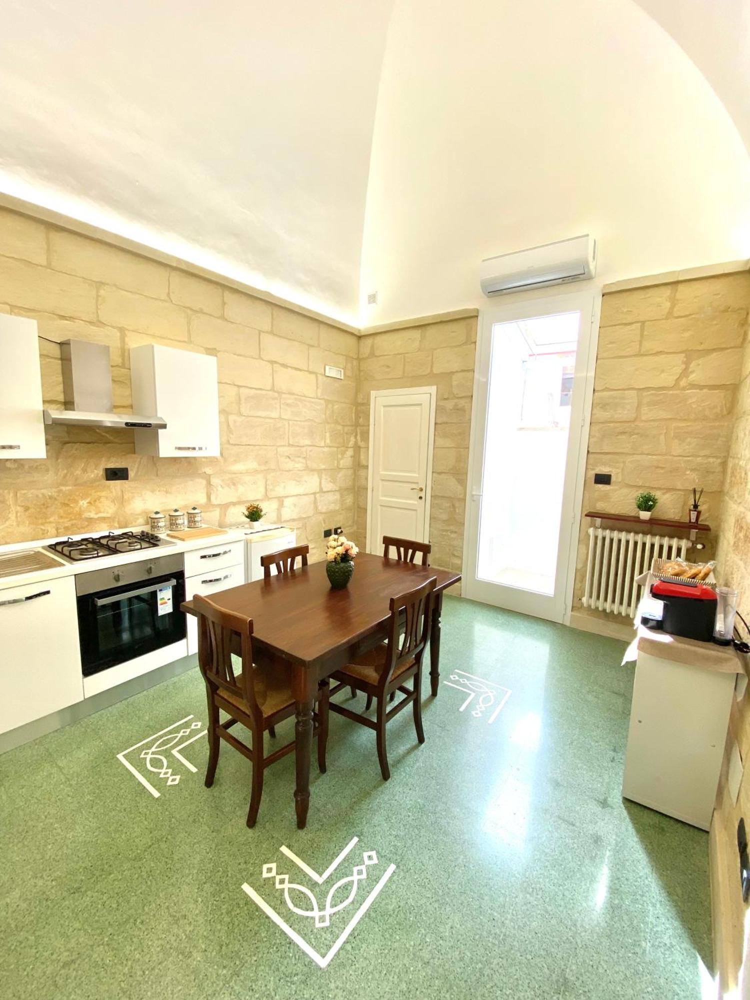 Vohis Luxury House - Fast Wi-Fi & Easy Parking Lejlighed Lecce Eksteriør billede